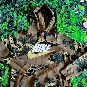 Nike hoodie color green size S military is in perfect condition